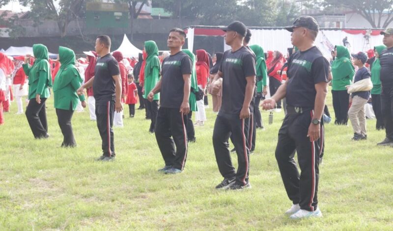 Suasana kegiatan Gerakan Hidup Sehat  dalam rangka menyemarakkan HUT ke-81 Kemerdekaan RI di Lapangan Musara Alun, (2/8/2026).Foto.(Dok:Ist)