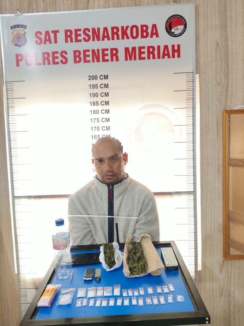 Keterangan Foto: Seorang pria berinisial S (36) diamankan petugas Satresnarkoba Polres Bener Meriah bersama barang bukti, Senin (10/8/2026).(Dok:Ist)
