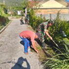 Babinsa Koramil 01/Lut Tawar Kodim 0106/Aceh Tengah Serka Sulistiono bersama warga melaksanakan gotong royong,(12/8/2026). Dok: Ist