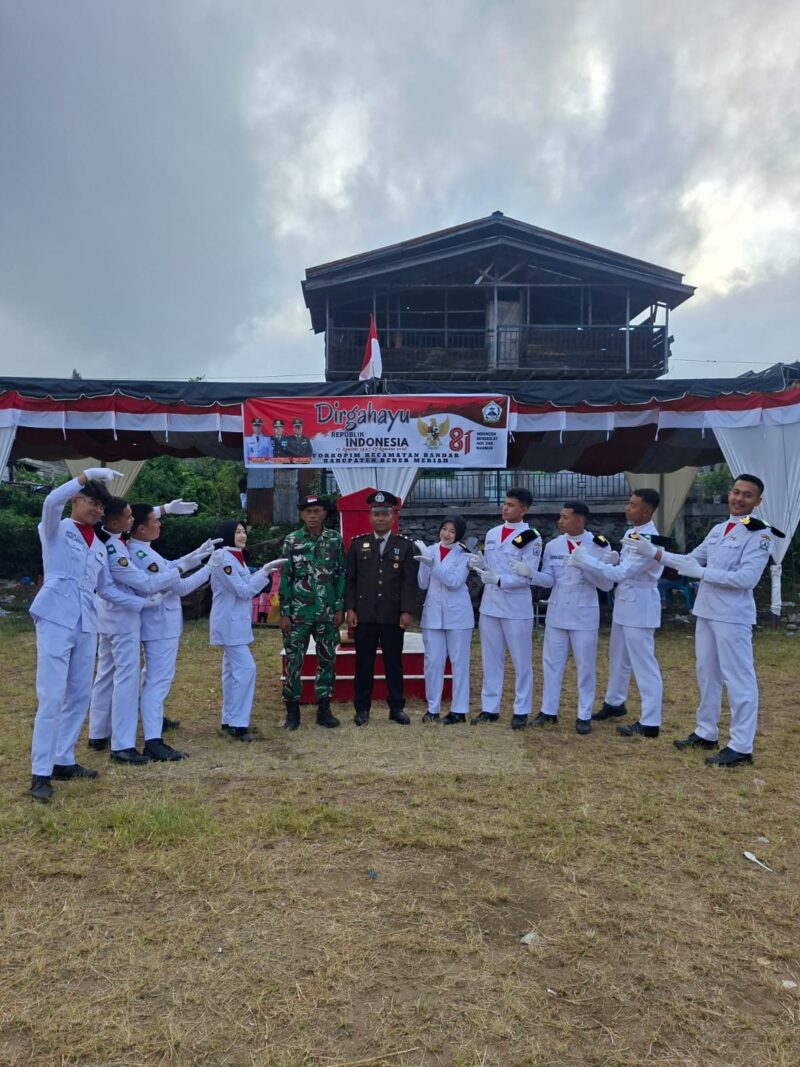 Ket Foto: Paskib Kecamatan Bandar foto bersama para pelatih usai menjalankan tugas HUT RI ke-81,(17/8/2026).Dok: Ist