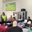 Serka Lisdiono melaksanakan komunikasi sosial bersama warga di Desa Kuteni Reje, (19/8/2026).foto.dok:Ist