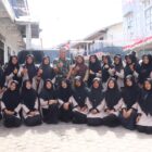 Dandim 0106/Aceh Tengah Letkol Czi Rudy Haryanto saat bersama santriwati Pondok Pesantren Darul Mukhlisin, Kecamatan Bebesen, Kamis (20/8/2026).foto.Dok:Ist