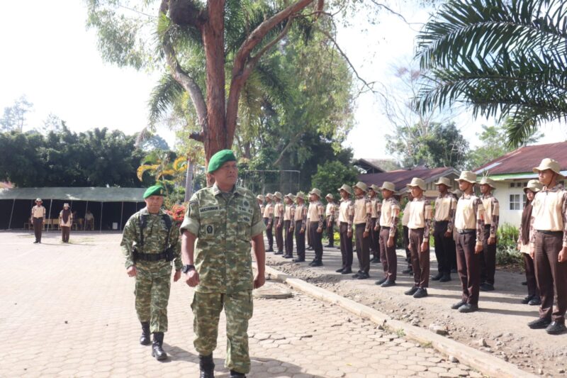 Danramil 09/Ketol Kodim 0106/Aceh Tengah Kapten Inf Iwan Mulyawan bersama peserta dan jajaran saat menghadiri kegiatan Persami KKRI Gelombang V Tahun 2026 di SMA Negeri 4 Takengon, Jumat (21/8/2026).foto.(dok:Ist)