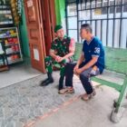 Sertu Abdul Gofur melaksanakan kegiatan komunikasi dan silaturahmi bersama warga,(22/8/2026) foto.(Dok:Ist)