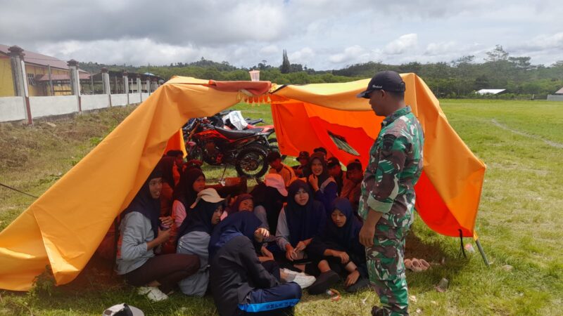 Babinsa Koramil 06/Jagong Serda Mastholih melaksanakan Komsos bersama siswa-siswi SMAN 5 Takengon, Minggu (23/8/2026).foto.(Dok:Ist)