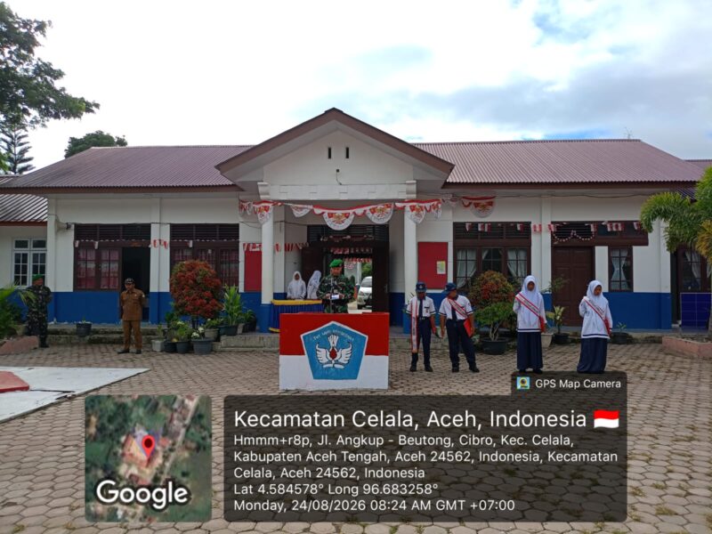 Ket Foto: Danramil 10/Celala Kapten Inf Ridwan bertindak sebagai Inspektur Upacara saat memberikan amanat wawasan kebangsaan kepada siswa SMP Negeri 15 Takengon, (24/8/2026).(Dok:Ist)