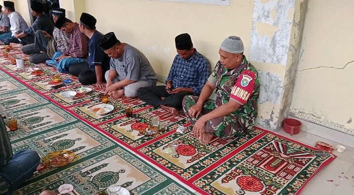 Ket foto: Babinsa Koramil 03/Pegasing Serda Adi Rahmanto menghadiri peringatan Maulid Nabi Muhammad SAW 1448 Hijriah di Masjid Al Jihad, Selasa (25/8/2026).(Dok:Ist)