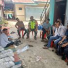 Koptu Deni Sahputra saat melaksanakan komunikasi sosial bersama warga Desa Celala,(28/8/2026).foto:(dok:Ist)