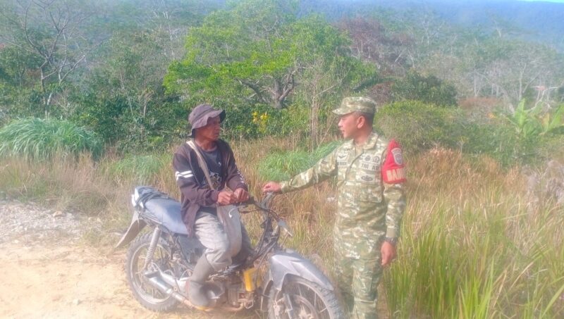 Sertu Hendri Mahera saat melaksanakan komunikasi sosial bersama warga Desa Merah Said, Kecamatan Jagong Jeget, Aceh Tengah, Jumat (28/8/2026).foto:(dok:Ist)