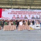 Ket foto:
Dandim 0106/Aceh Tengah Letkol Czi Rudyanto bersama unsur Forkopimda, TNI-Polri, tokoh masyarakat, tokoh agama, dan peserta apel saat menghadiri Apel Kebangsaan dan Deklarasi Damai di Dataran Tinggi Gayo, Kabupaten Aceh Tengah.(Dok:Ist)
