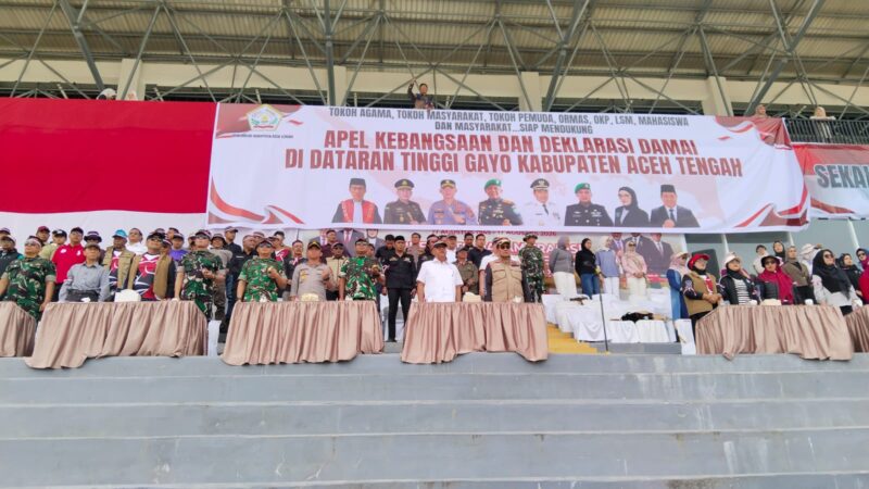 Ket foto:
Dandim 0106/Aceh Tengah Letkol Czi Rudyanto bersama unsur Forkopimda, TNI-Polri, tokoh masyarakat, tokoh agama, dan peserta apel saat menghadiri Apel Kebangsaan dan Deklarasi Damai di Dataran Tinggi Gayo, Kabupaten Aceh Tengah.(Dok:Ist)
