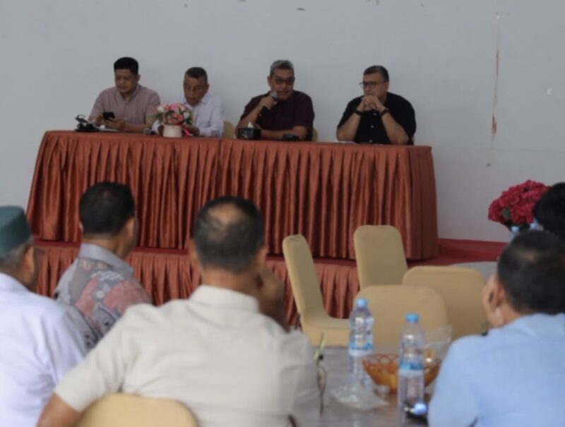 Tim Kajian Implementasi Nota Kesepahaman Helsinki (MoU Helsinki) dan Undang-Undang Pemerintahan Aceh (UUPA) Lembaga Wali Nanggroe berfoto bersama tokoh masyarakat, pengusaha, akademisi, dan organisasi diaspora Aceh usai menggelar dialog penghimpunan aspirasi di Kota Medan, Sumatera Utara, Sabtu (1/8/2026). Foto: Dok. Istimewa 