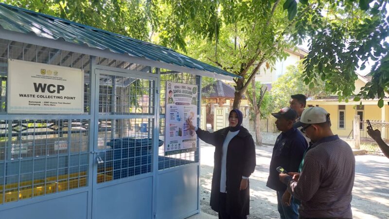 Wali Kota Banda Aceh Illiza Sa’aduddin Djamal didampingi Sekda dan jajaran OPD meninjau kesiapan Gampong Kota Baru, Kecamatan Kuta Alam, menjelang verifikasi lapangan Program Kampung Iklim (Proklim) Kategori Lestari Tahun 2026, Minggu (2/8/2026). Foto: Dok. Diskominfo Kota Banda Aceh