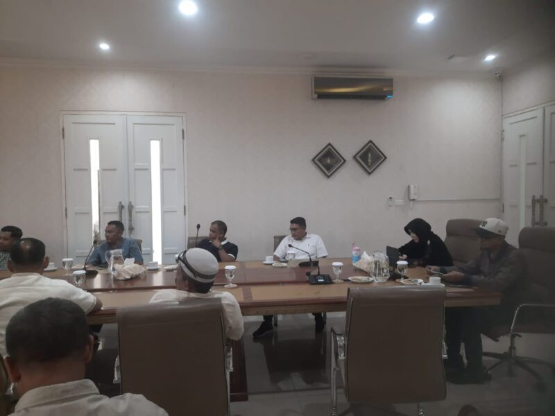 Wali Kota Banda Aceh Illiza Sa’aduddin Djamal memimpin rapat koordinasi persiapan Festival Kemerdekaan Pasar Atjeh 2026 bersama Sekda dan jajaran OPD di Pendopo Wali Kota Banda Aceh, Minggu (2/8/2026). Foto: Dok. Diskominfo Kota Banda Aceh