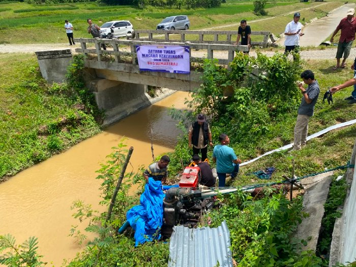 Tim Pemkab Aceh Besar bersama BWS Sumatera I Kementerian Pekerjaan Umum, memfasilitasi pompanisasi di Gampong Mereu Ulee Titi, Kecamatan Indrapuri, Kabupaten Aceh Besar, Selasa (4/8/2026). Foto: Dok. MC Aceh Besar