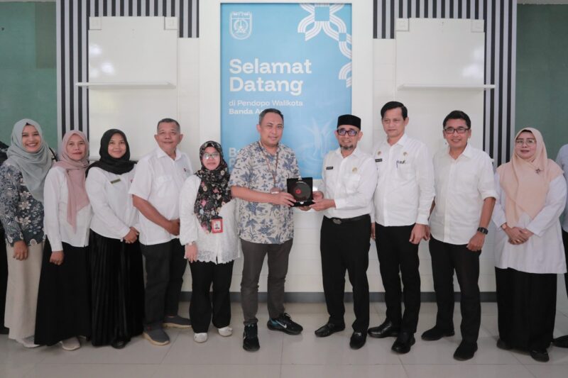 Sekda Kota Banda Aceh Jalaluddin menerima kunjungan tim BRIN yang dipimpin Dr. Muhamad Amin di Pendopo Wali Kota Banda Aceh, Rabu (12/8/2026). Foto: Dok. Prokopim Kota Banda Aceh