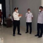 Sekda Kota Banda Aceh Jalaluddin meninjau progres pembangunan Banda Aceh Academy (BAA) yang telah mencapai 10 persen dengan deviasi positif 2 persen, Rabu (12/8/2026). Foto: Dok. Diskominfo Kota Banda Aceh
