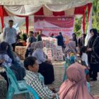 Warga membeli paket bahan pangan bersubsidi dalam Gerakan Pangan Murah yang digelar Pemko Banda Aceh di Komplek Baperis Peuniti, Jumat (14/8/2026). Foto: Dok. Diskominfo Kota Banda Aceh