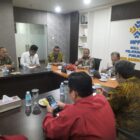 KemenPAN RB melakukan audiensi dengan pengelola MPP Kota Banda Aceh untuk membahas penguatan pelayanan publik dalam mendukung pemulihan pascabencana, Jumat (14/8/2026). Foto: Dok. Diskominfo Kota Banda Aceh
