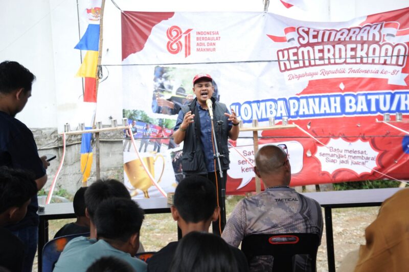 Wakil Ketua I DPRK Banda Aceh, Daniel Abdul Wahab saat membuka lomba busur/ketapel di kawasan Lampaseh, Banda Aceh, tepatnya di RF Kupi Premium, Minggu (16/8/2026). Foto: Dok. DPRK Banda Aceh