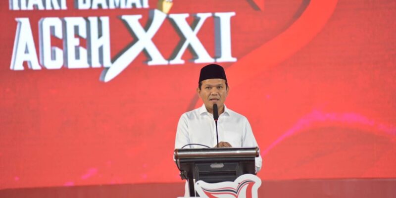 Wakil Gubernur Aceh, H. Fadhlullah saat memberikan sambutan pada acara Peringatan Hari Damai Aceh ke -XXI yang diselenggarakan Badan Reintegrasi Aceh (BRA), di Balai Meuseraya Aceh, Banda Aceh, Sabtu, (15/8/2026). Foto: Dok. Biro Adpim Setda Aceh