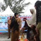 Wali Kota Banda Aceh Illiza Sa’aduddin Djamal meninjau pelaksanaan Pasar Murah Bersubsidi di halaman parkir Taman Ratu Safiatuddin, Bandar Baru, Kecamatan Kuta Alam, Selasa (18/8/2026). Foto: Dok. Prokopim Kota Banda Aceh