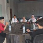 Pembina memberikan materi kepada calon peserta KTIQ sebagai bagian dari persiapan kafilah Banda Aceh menghadapi ajang MTQ, Minggu (23/8/2026). Foto: Dok. Diskominfo Kota Banda Aceh