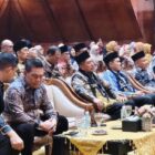 Bupati Aceh Besar H. Muharram Idris menghadiri pelantikan Pengurus Persaudaraan Pidie Raya (PIRA) periode 2026-2029 yang dirangkai dengan peringatan Maulid Nabi Muhammad SAW di Anjong Mon Mata, Banda Aceh, Kamis (27/8/2026). Foto: Dok. MC Aceh Besar
