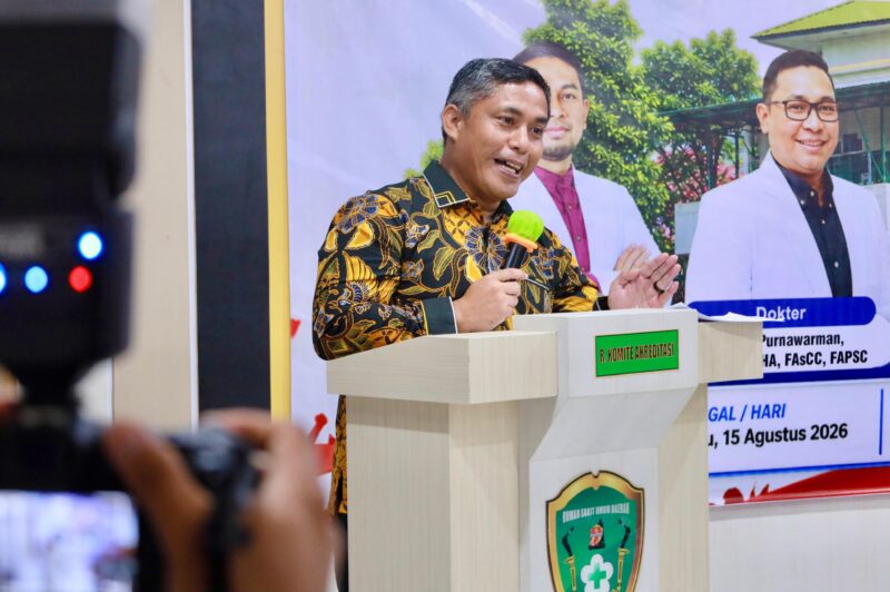 Plt Sekda Aceh Barat Kurdi membuka seminar Comprehensive Acute Cardiac Care Management di RSUD Cut Nyak Dhien Meulaboh, Sabtu (15/8/2026). Foto: Dok. Pemkab Aceh Barat