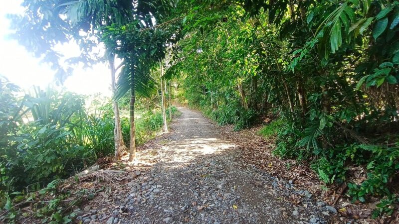 Warga Desa Kemumu Seberang mulai memanfaatkan jalan sepanjang 1,5 kilometer yang dibuka melalui program TMMD ke-129 Kodim 0107/Aceh Selatan, Rabu (12/8/2026). Foto: Dok. Istimewa 