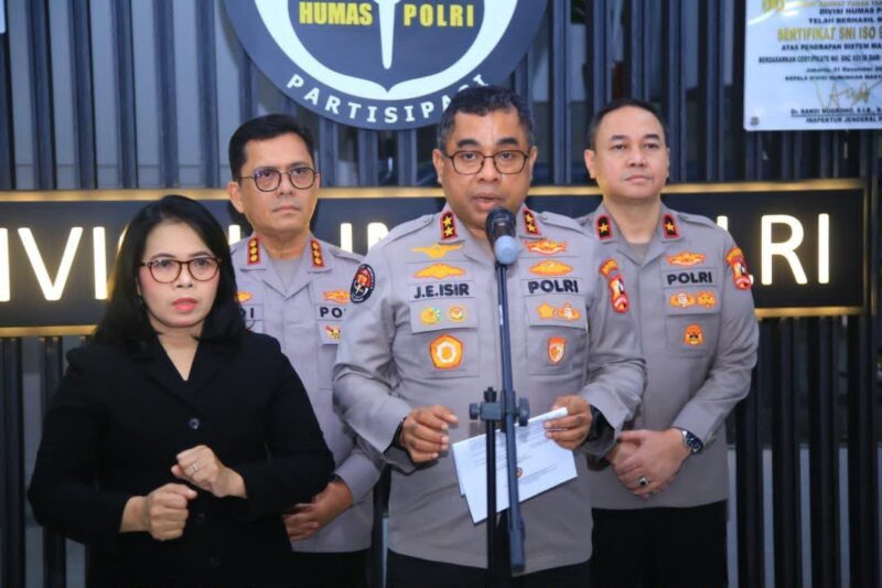 Kadivhumas Polri Irjen Pol. Johnny Edison Isir menjelaskan penguatan layanan kepolisian berbasis digital melalui SuperApp Polri dan layanan Polri 110, Jakarta, Minggu (9/8/2026). Foto: Dok. Istimewa 