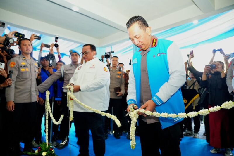Kapolri Jenderal Polisi Listyo Sigit Prabowo meresmikan Gedung DPD KSPSI AGN Jawa Timur di Surabaya yang akan dimanfaatkan untuk mendukung pelayanan, pemberdayaan, dan aktivitas buruh, Jumat (21/8/2026). Foto: Dok. Istimewa