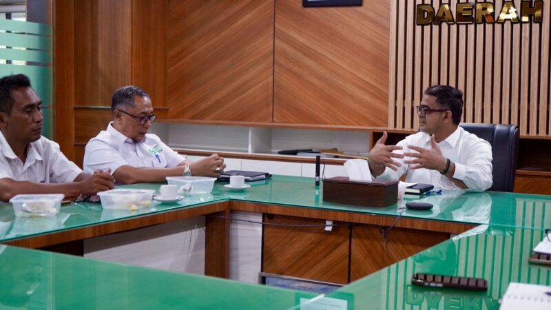 Plt. Sekda Aceh Taufik menerima audiensi Forum Pimpinan Redaksi Multimedia Indonesia (FPRMI) wilayah Aceh di Ruang Rapat Plt. Sekda Aceh, Rabu (2/9/2026). Foto: Dok. Biro Adpim Setda Aceh 