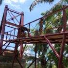 Pembangunan Jembatan Gantung Perintis Desa Serasah, Kecamatan Simpang Kanan, Aceh Singkil, terus dikerjakan sebagai akses penghubung antara Desa Cibubukan dan Desa Serasah, Senin (21/9/2026). Foto: Dok. Istimewa