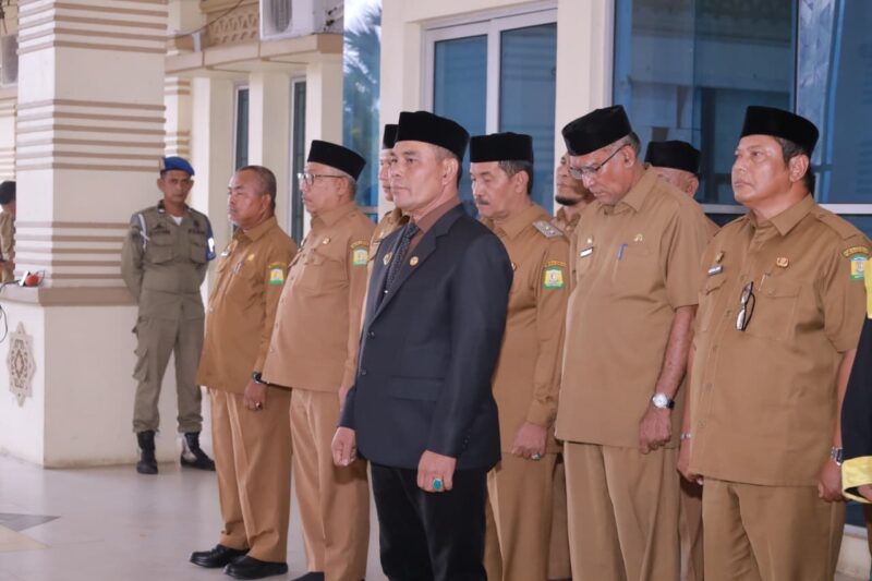 Bupati Aceh Besar H Muharram Idri (Syech Muharram) menyampaikan arahannya pada pelantikan 8 pejabat pimpinan tinggi pratama di lingkungan Pemkab Aceh Besar, di Kantor Bupati Aceh Besar, Kota Jantho, Senin (14/9/2026) siang. Foto: Dok. Prokopim Pemkab Aceh Besar