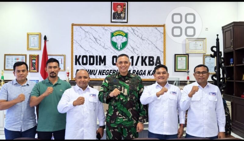 Dandim 0101/KBA Kolonel Inf Faurizal Noerdin, S.Sos., M.Sc. menerima audiensi dan silaturahmi Pengurus SMSI Aceh Besar yang dipimpin Ketua Zulfikar, S.Pd., di ruang kerja Kodim 0101/KBA, Rabu (23/9/2026). Foto: Dok. SMSI Aceh Besar