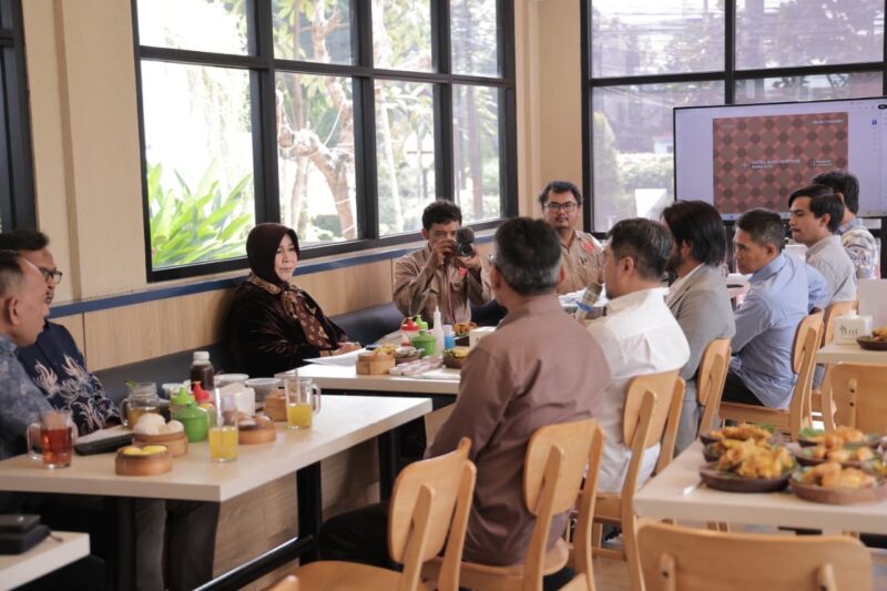 Wali Kota Banda Aceh Illiza Sa’aduddin Djamal saat membahas rencana pembangunan Hotel Aceh Heritage berbasis green building dan green energy bersama mitra pengembang di Jakarta, Kamis (17/9/2026). Foto: Dok. Diskominfo Kota Banda Aceh