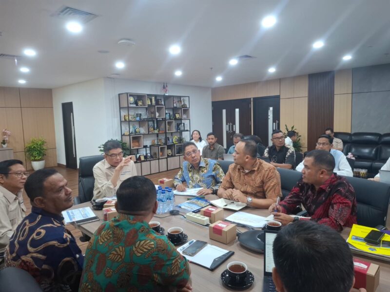 Bupati Pidie Jaya H. Sibral Malasyi bersama jajaran Pemerintah Kabupaten Pidie Jaya melakukan pertemuan dengan Sekretaris Jenderal Kementerian Pertanian Dr. Ir. Suwandi, M.Si., di Jakarta, Kamis (17/9/2026). Foto: Dok. Istimewa 
