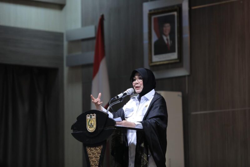 Wali Kota Banda Aceh Illiza Sa’aduddin Djamal menyampaikan sambutan dalam kegiatan resmi Pemerintah Kota Banda Aceh. Illiza ditetapkan sebagai penerima PR INDONESIA Women Communication Leader Awards (PRIWOLA) 2026 kategori Special Awards, subkategori Kepala Daerah Perempuan Bereputasi, Kamis (10/9/2026). Foto: Dok. Istimewa 