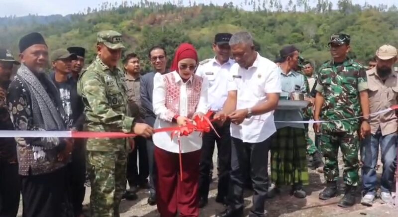 Ket Foto: Dandim 0106/Aceh Tengah Letkol Czi Rudy Haryanto bersama unsur terkait dan masyarakat mengikuti peresmian Jembatan Bailey, (2/9/2026).(Dok:Ist)