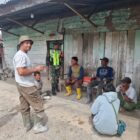Ket Foto: Babinsa Koramil 10/Celala Kodim 0106/Aceh Tengah, Praka Syadiqen, melaksanakan Komsos bersama warga, Kamis (3/9/2026).Dok:Ist