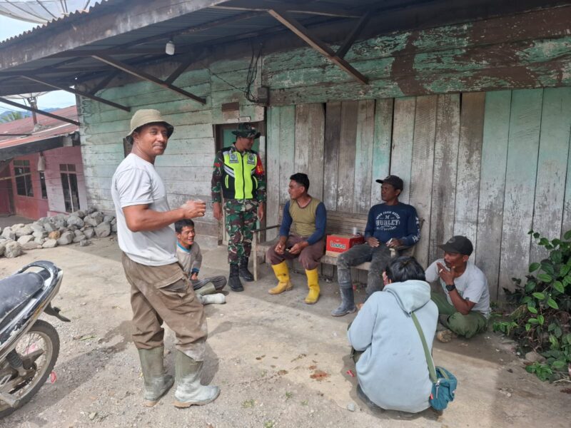 Ket Foto: Babinsa Koramil 10/Celala Kodim 0106/Aceh Tengah, Praka Syadiqen, melaksanakan Komsos bersama warga, Kamis (3/9/2026).Dok:Ist