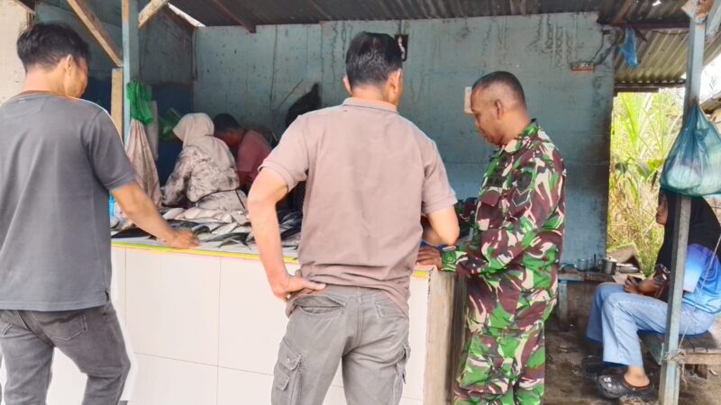 Babinsa Koramil 06/Jagong, Serka Kusyadi, melaksanakan Komsos bersama warga, Kamis (3/9/2026).foto.dok:Ist