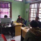 Ket Foto: Babinsa Koramil 07/Atu Lintang Serka Syuitno SL melaksanakan Komsos bersama aparatur Desa Tanoh Abu, Kecamatan Atu Lintang, Kabupaten Aceh Tengah, Jumat (4/9/2026).Dok:Ist