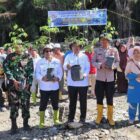 Ket Foto: Personel Kodim 0106/Aceh Tengah bersama unsur Forkopimcam, pelajar dan masyarakat melakukan penanaman 1.000 pohon di Desa Kalasegi, Kecamatan Bintang, Aceh Tengah, Rabu (9/9/2026).Dok:ist
