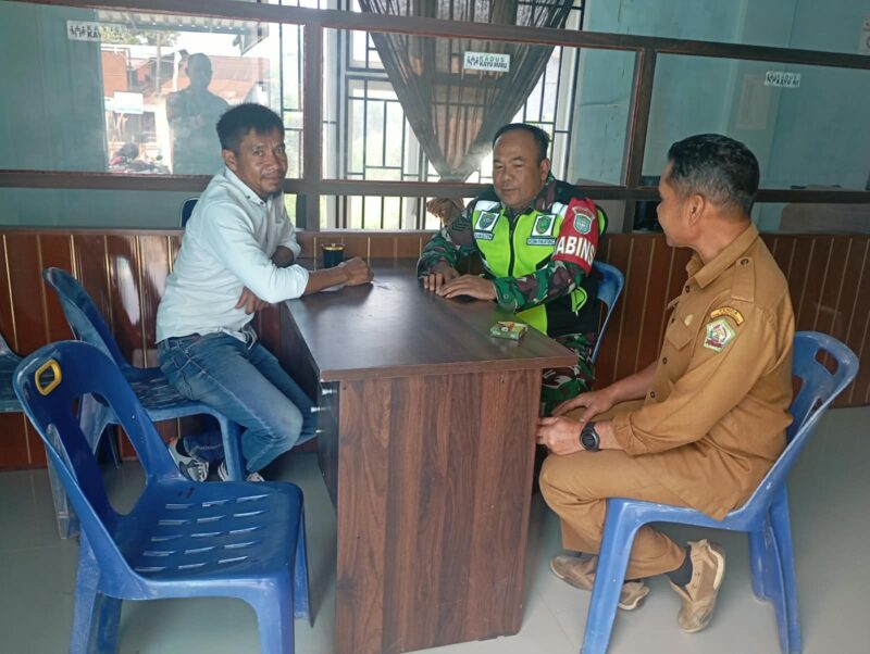 Ket Foto: Babinsa T.H. Nasution melaksanakan komunikasi sosial bersama aparatur Desa Kayu Kul, Kecamatan Pegasing, Kabupaten Aceh Tengah, Kamis (10/9/2026). Dok:ist