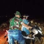 Ket Foto: Babinsa Koramil 01/Lut Tawar Kopka Ansaraya Ginting membantu pengguna jalan saat melintas di lokasi longsor, (13/9/2026) malam.dok: Ist