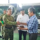 Ket Foto: Dandim 0106/Aceh Tengah Letkol Czi Rudy Haryanto saat menghadiri penyerahan mobil truk dan sarana prasarana (sarpras) KDKMP kepada 17 desa di Aula Makodim 0106/Aceh Tengah, Jumat (18/9/2026).dok:Ist