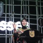 Wali Kota Banda Aceh Illiza Sa’aduddin Djamal saat membuka Banda Aceh Colossal Coffee Experience (BACCE) 2026 di Lapangan Blang Padang, Jumat (18/9/2026). Foto: Dok. Prokopim Kota Banda Aceh