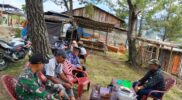 Ket Foto: Babinsa Koramil 03/Pegasing Serda Puspida saat menyampaikan imbauan kewaspadaan terhadap potensi bencana kepada warga Desa Wih Nareh, Kecamatan Pegasing, Aceh Tengah, Minggu (20/9/2026).dok;Ist